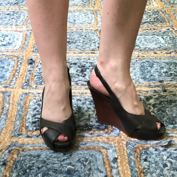 Gorgeous espresso brown wedges - Picture 4 of 4